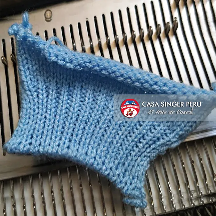 tejedoras de chompas y bufandas singer 700